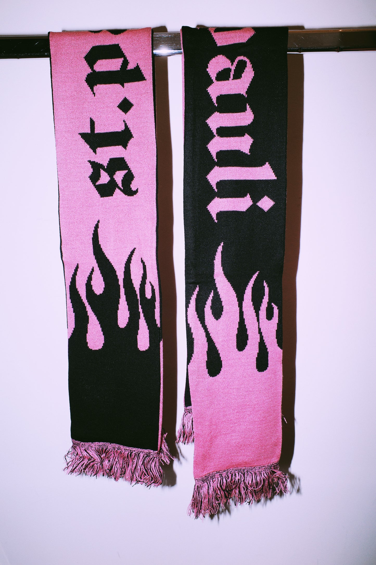 St. Pauli Flame Scarf - Black & Pink