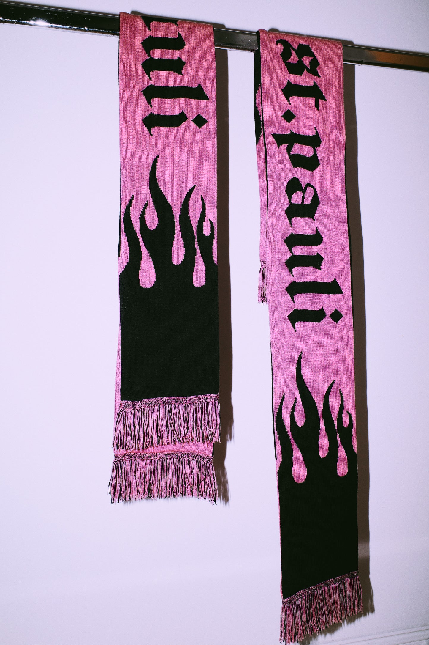 St. Pauli Flame Scarf - Black & Pink